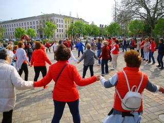 Tánc a téren, tánc a színpadon a világnapon! - fotó: 