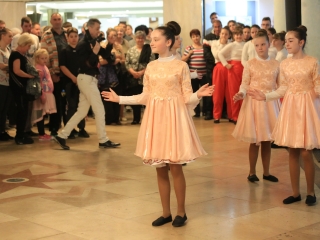 Tánc a téren, tánc a színpadon a világnapon! - fotó: 