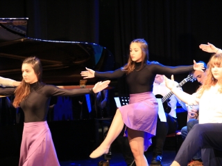 Tánc a téren, tánc a színpadon a világnapon! - fotó: 