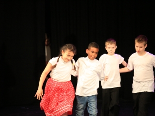 Tánc a téren, tánc a színpadon a világnapon! - fotó: 