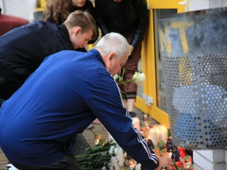 Együtt gyászolta Kexet a nagy jégkorongos család - fotó: 