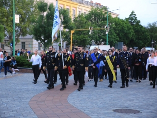A Városháza teret is útba ejtette a Szalamander - fotó: 
