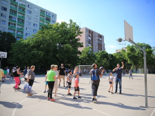 Sport és játék az iskolaudvaron – családoknak, együtt! - fotó: 