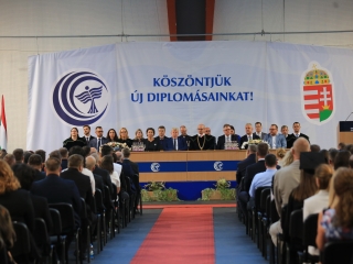 Diplomaátadó pillanatképek a Dunaújvárosi Egyetemen - fotó: 