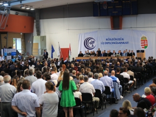 Diplomaátadó pillanatképek a Dunaújvárosi Egyetemen - fotó: 