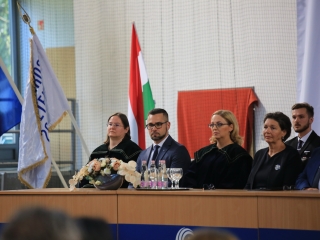 Diplomaátadó pillanatképek a Dunaújvárosi Egyetemen - fotó: 