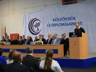 Diplomaátadó pillanatképek a Dunaújvárosi Egyetemen - fotó: 