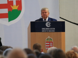 Diplomaátadó pillanatképek a Dunaújvárosi Egyetemen - fotó: 