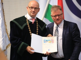 Diplomaátadó pillanatképek a Dunaújvárosi Egyetemen - fotó: 