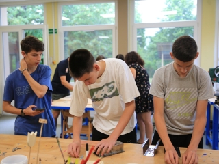 Tábori képtár a DKA bázisáról - fotó: 