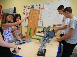 Tábori képtár a DKA bázisáról - fotó: 