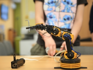 Tábori képtár a DKA bázisáról - fotó: 