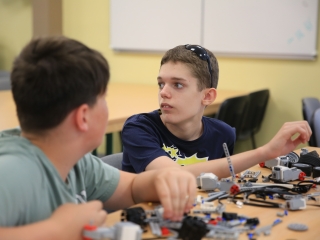 Tábori képtár a DKA bázisáról - fotó: 