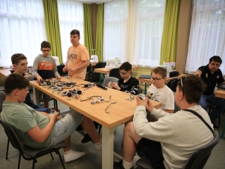 Tábori képtár a DKA bázisáról - fotó: 