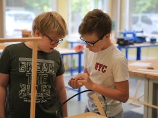 Tábori képtár a DKA bázisáról - fotó: 