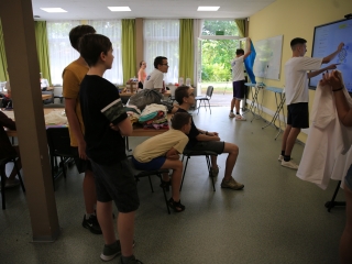 Tábori képtár a DKA bázisáról - fotó: 