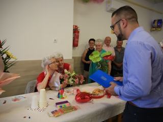 Családi körben köszöntötték 100. születésnapján - fotó: 