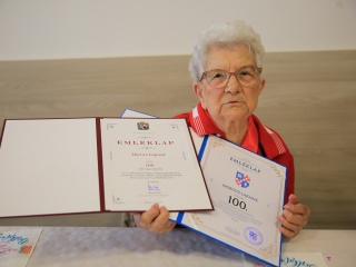 Családi körben köszöntötték 100. születésnapján - fotó: 