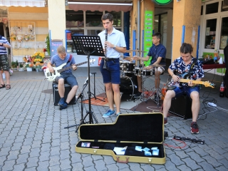 Kézművesek, háztáji termékek és koncert a piacon - fotó: 