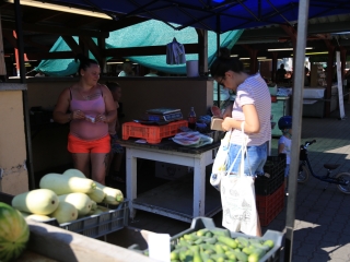 Kézművesek, háztáji termékek és koncert a piacon - fotó: 