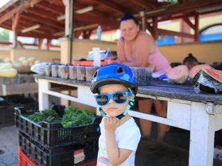 Kézművesek, háztáji termékek és koncert a piacon - fotó: 