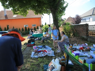 Közösségi kincsvadászat a volt újtelepi iskola udvarán - fotó: 