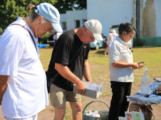 Közösségi kincsvadászat a volt újtelepi iskola udvarán - fotó: 