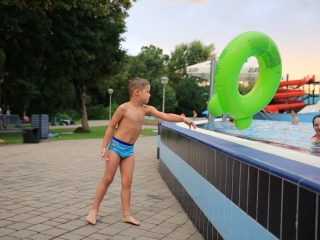 Strandok Éjszakája az élményfürdőben (2023) - fotó: 