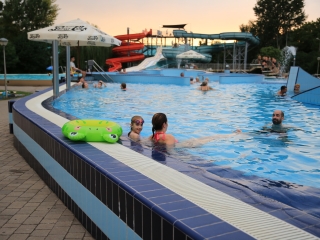 Strandok Éjszakája az élményfürdőben (2023) - fotó: 