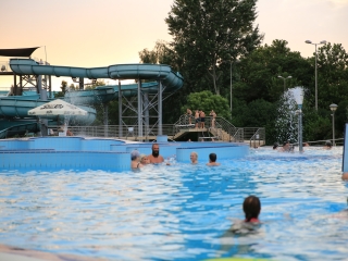 Strandok Éjszakája az élményfürdőben (2023) - fotó: 