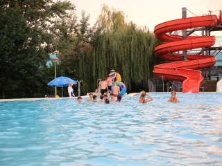 Strandok Éjszakája az élményfürdőben (2023) - fotó: 