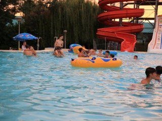 Strandok Éjszakája az élményfürdőben (2023) - fotó: 