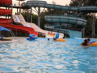 Strandok Éjszakája az élményfürdőben (2023) - fotó: 