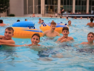 Strandok Éjszakája az élményfürdőben (2023) - fotó: 