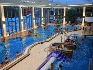 Strandok Éjszakája az élményfürdőben (2023) - fotó: 