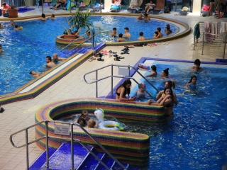 Strandok Éjszakája az élményfürdőben (2023) - fotó: 