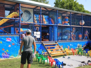 Újvárosi Fesztivál – a zászlóbontás képei - fotó: 