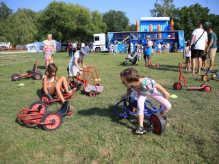 Újvárosi Fesztivál – a zászlóbontás képei - fotó: 