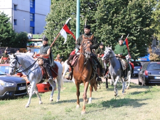 Zarándokok II. Lajos nyomában a Lajos-köveknél - fotó: 