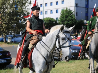 Zarándokok II. Lajos nyomában a Lajos-köveknél - fotó: 