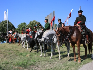 Zarándokok II. Lajos nyomában a Lajos-köveknél - fotó: 