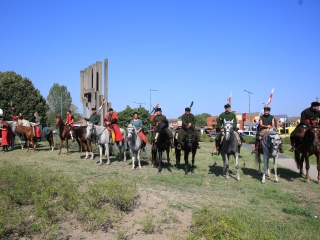 Zarándokok II. Lajos nyomában a Lajos-köveknél - fotó: 