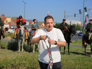 Zarándokok II. Lajos nyomában a Lajos-köveknél - fotó: 