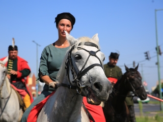 Zarándokok II. Lajos nyomában a Lajos-köveknél - fotó: 