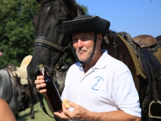 Zarándokok II. Lajos nyomában a Lajos-köveknél - fotó: 