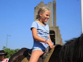 Zarándokok II. Lajos nyomában a Lajos-köveknél - fotó: 