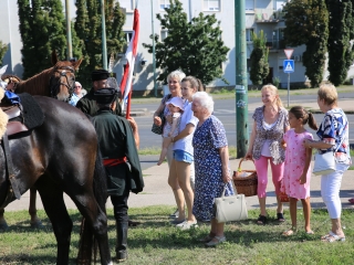 Zarándokok II. Lajos nyomában a Lajos-köveknél - fotó: 