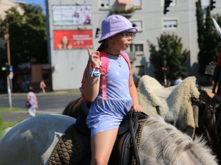 Zarándokok II. Lajos nyomában a Lajos-köveknél - fotó: 