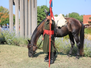 Zarándokok II. Lajos nyomában a Lajos-köveknél - fotó: 