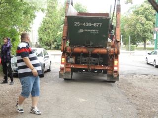 Az erdei tornapálya megtisztítása - fotó: 